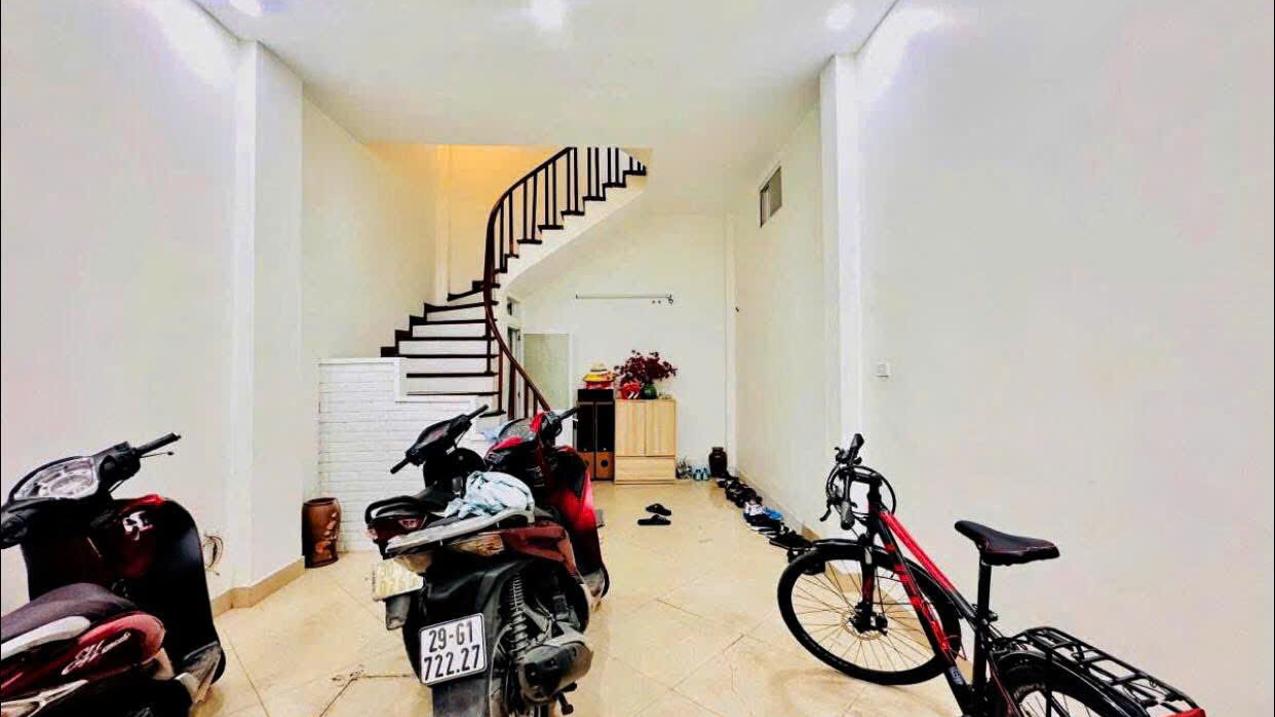 Bán nhà Bùi Xương Trạch Khương Đình 5 tầng, ngõ thông kinh doanh, giá 5 tỷ 650 triệu