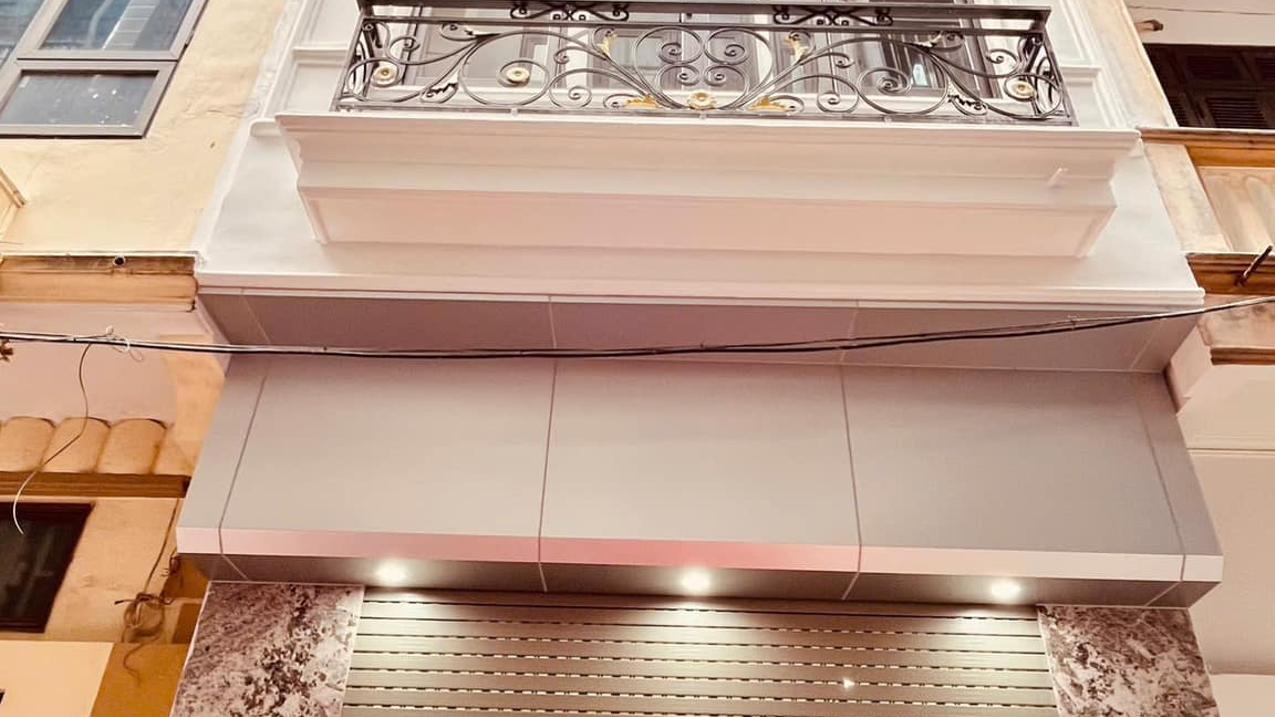 Bán nhà phân lô Trần Quốc Hoàn, Cầu Giấy, ô tô đỗ cửa, thang máy, 6 tầng, giá chỉ 17 tỷ