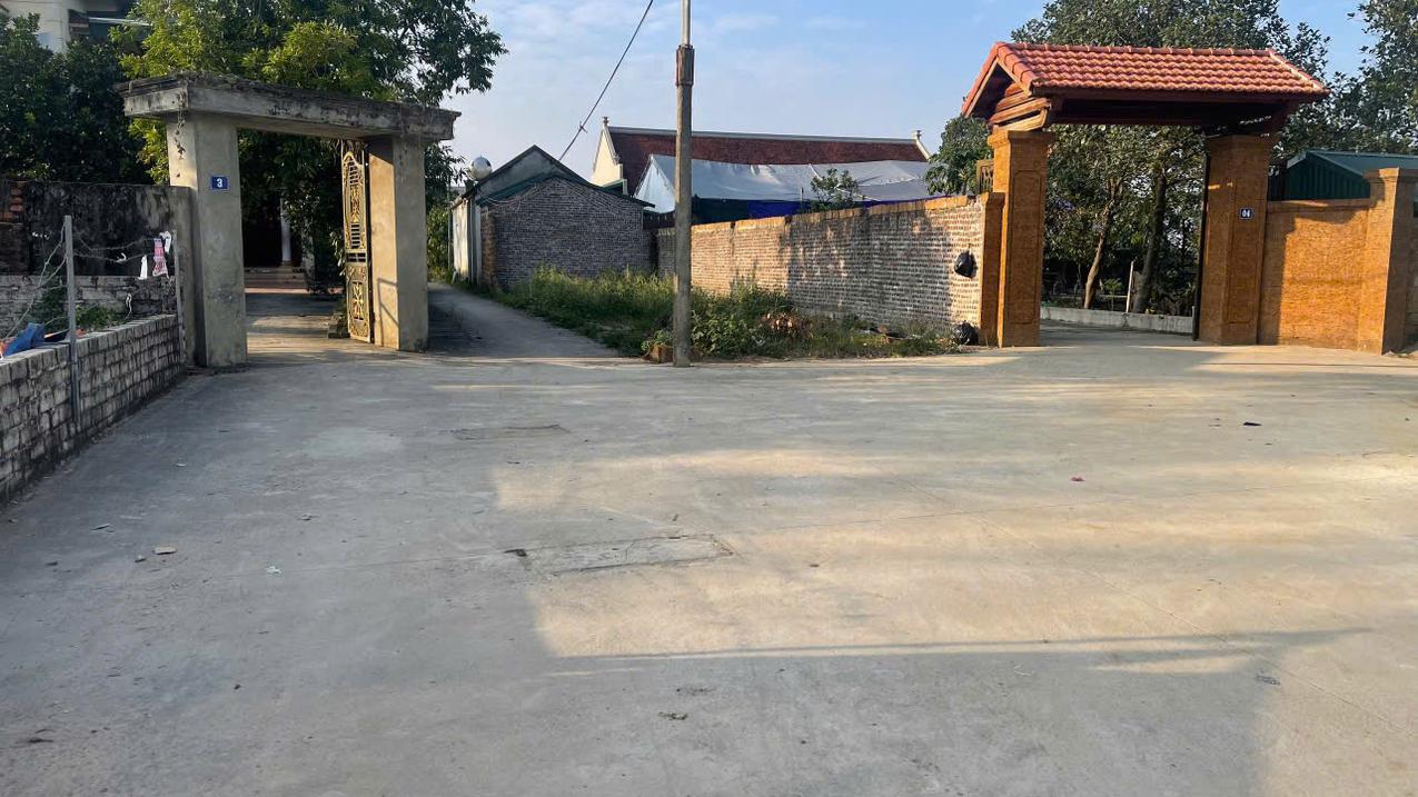 Bán lô đất Yên Mỹ, Bình Yên, Thạch Thất có sân rộng trước nhà, diện tích 100,4m², giá tốt