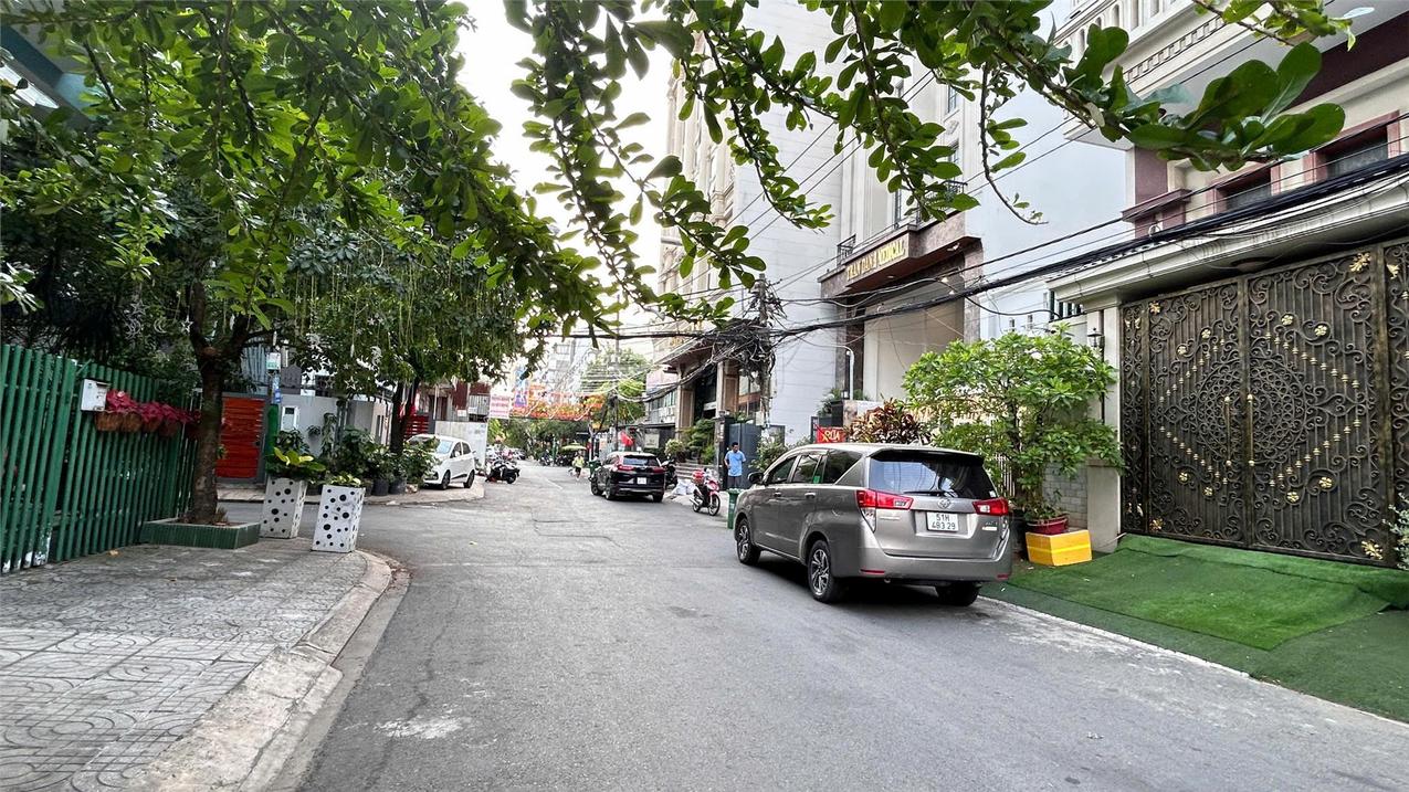Bán nhà Tân Quy, Quận 7, sát Lotte, trường đại học, 5 tầng, diện tích 68m2