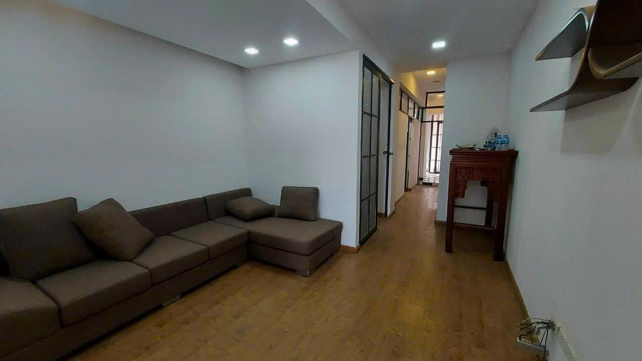 Cho thuê căn tập thể phố Chùa Bộc,100m2, 3pn, đủ nội thất, giá 12tr/tháng