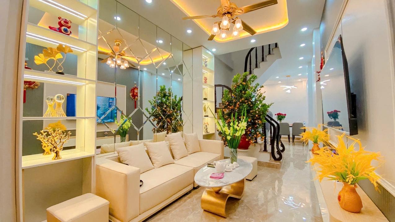 Bán nhà phố 8/3 Quỳnh Mai, Hai Bà Trưng nhà đẹp full nội thất  tiện ích đầy đủ, giá 6,2 tỷ