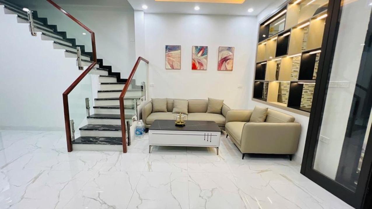 Bán nhà đường Khâm Thiên, Trung Phụng, Đống Đa, lô góc 3 mặt thoáng mát, đầy đủ nội thất