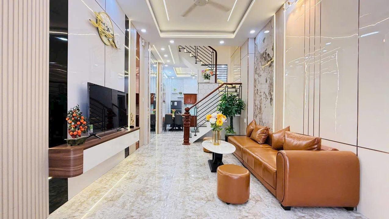 Bán nhanh nhà sát mặt tiền Phạm Ngũ Lão, Phường 3, Gò Vấp, diện tích 60m2, 3 tầng, giá 5 tỷ 9