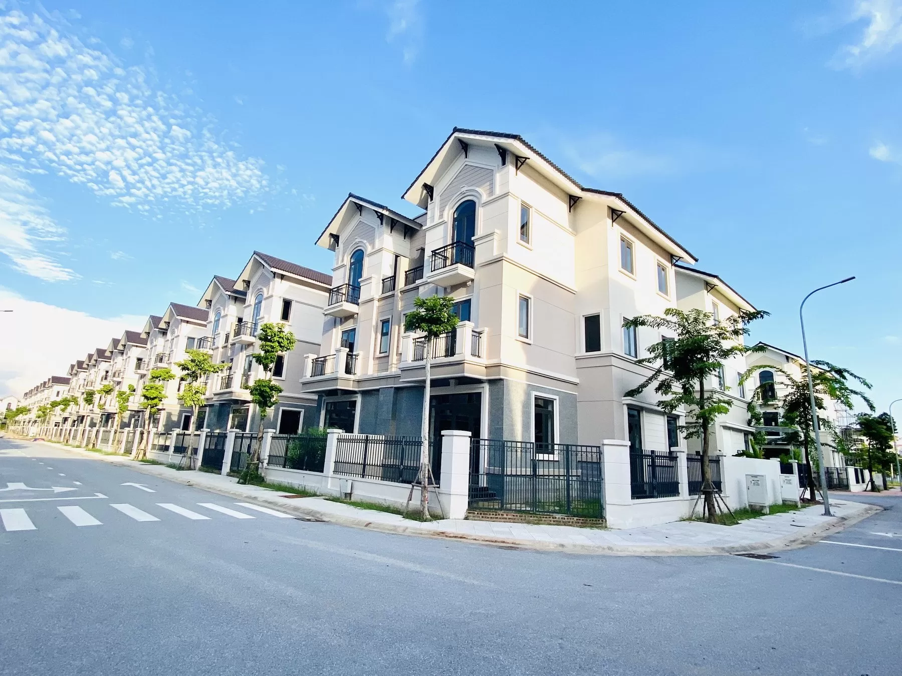 Bán biệt thự Ciputra,Tây Hồ, full nội thất cao cấp, diện tích 450m2, giá 157,5 tỷ đồng