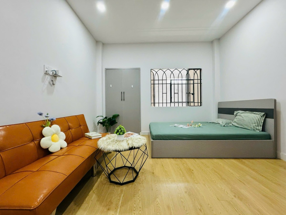Cho thuê căn hộ Studio full nội thất, cửa sổ trời, ngay chợ Trần Mai Ninh, chỉ 4.6 triệu