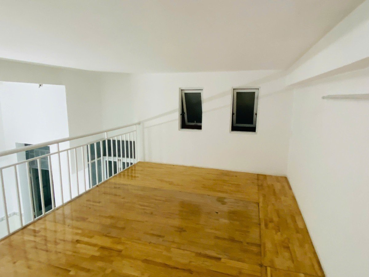 Cho thuê phòng gác 28m² full nội thất trung tâm Quận 1 – gần Trần Hưng Đạo, ở 3-4 người