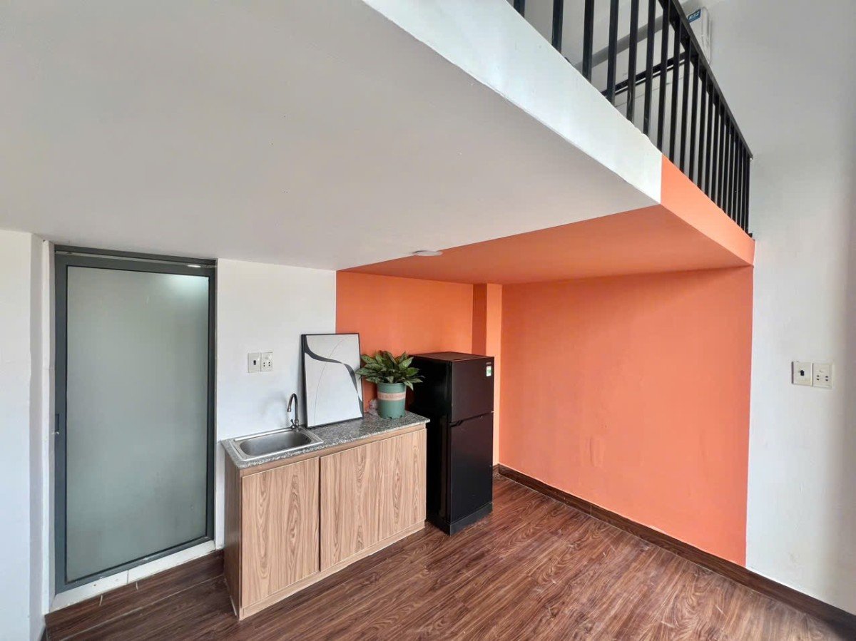 PHÒNG TRỌ MỚI XÂY BAN CÔNG_GIÁ RẺ_THANG MÁY GẦN ĐẠI HỌC CÔNG THƯƠNG