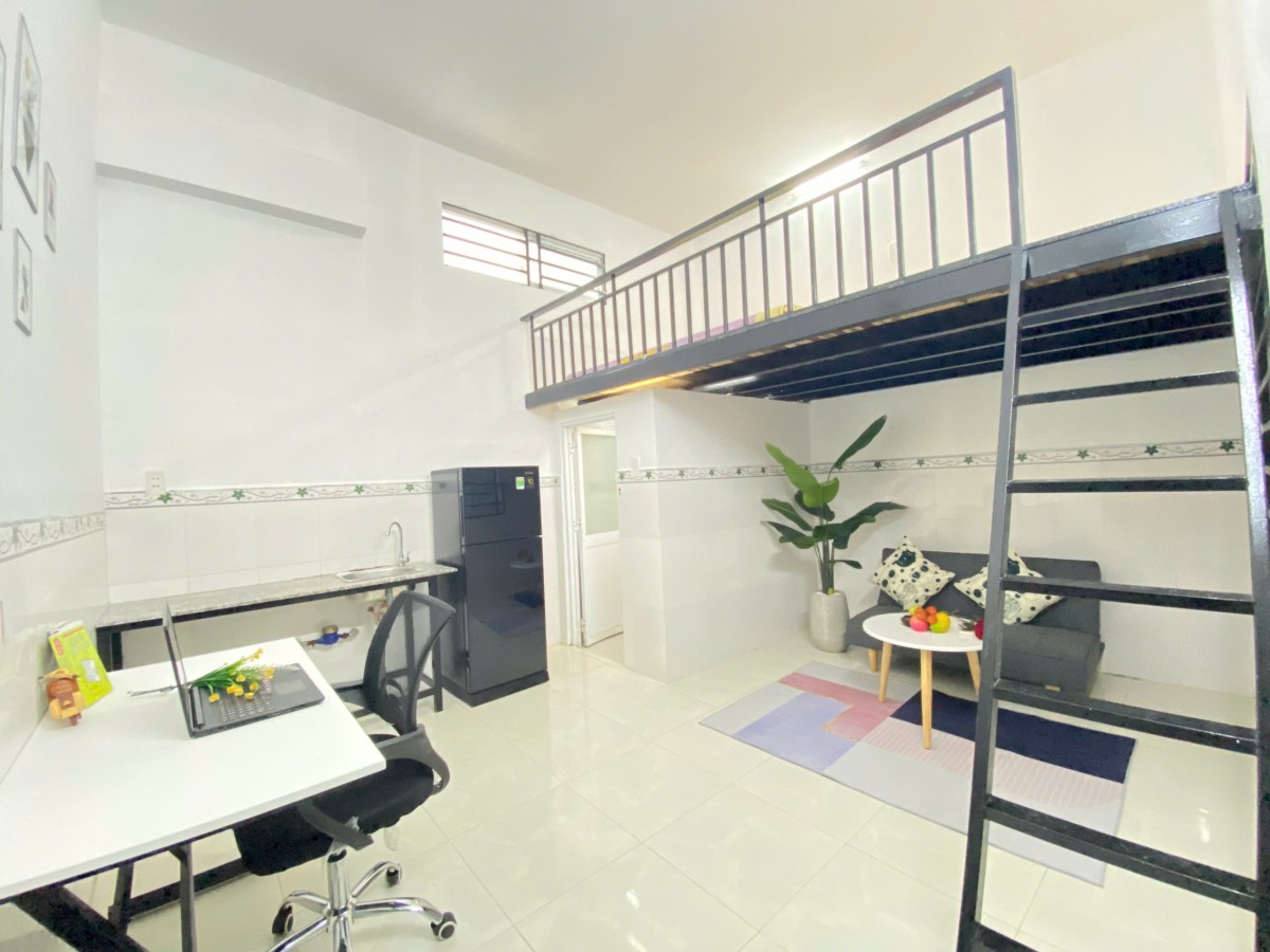 Cho thuê phòng ban công full nội thất, trống sẵn ở liền, gần đại học Công Thương, Tân Phú