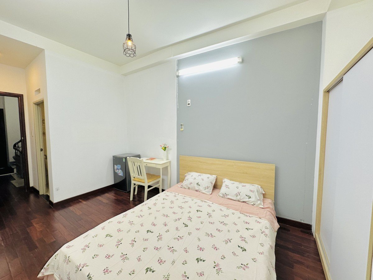 Cho thuê phòng trọ Bình Thạnh – Phòng mới, đẹp, sàn gỗ, full nội thất như hình