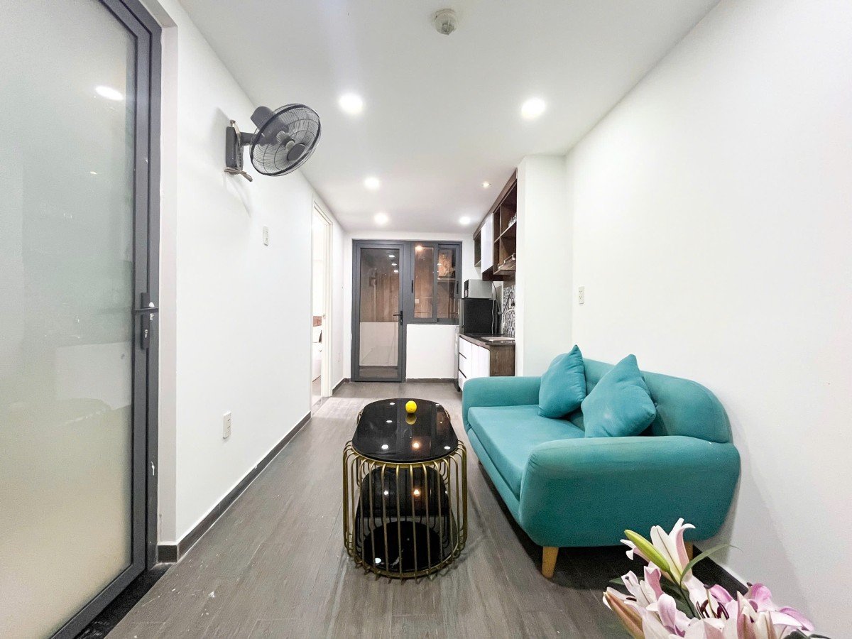 Cho thuê căn hộ 1PN ban công 45m², Trung tâm Quận 1, full nội thất, pet-friendly