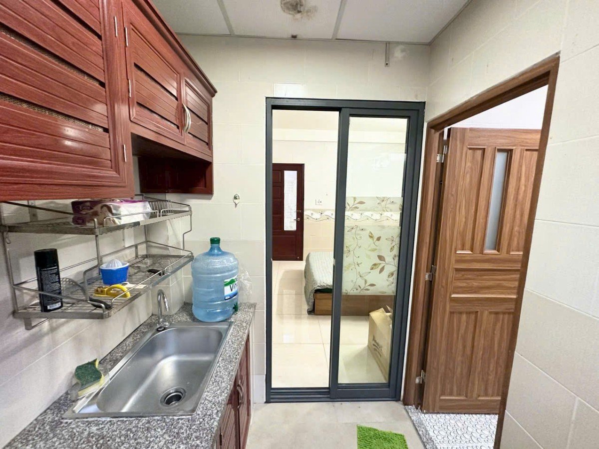 Cho thuê 1 phòng ban công ngay công viên Lê Thị Riêng, Tân Bình, giá rẻ chỉ 6,7 triệu