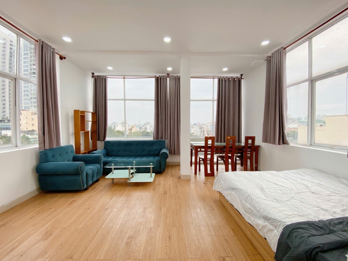 Phòng ngủ tách bếp ban công lớn ngay ĐH Kinh tế, Bách Khoa Thành Thái