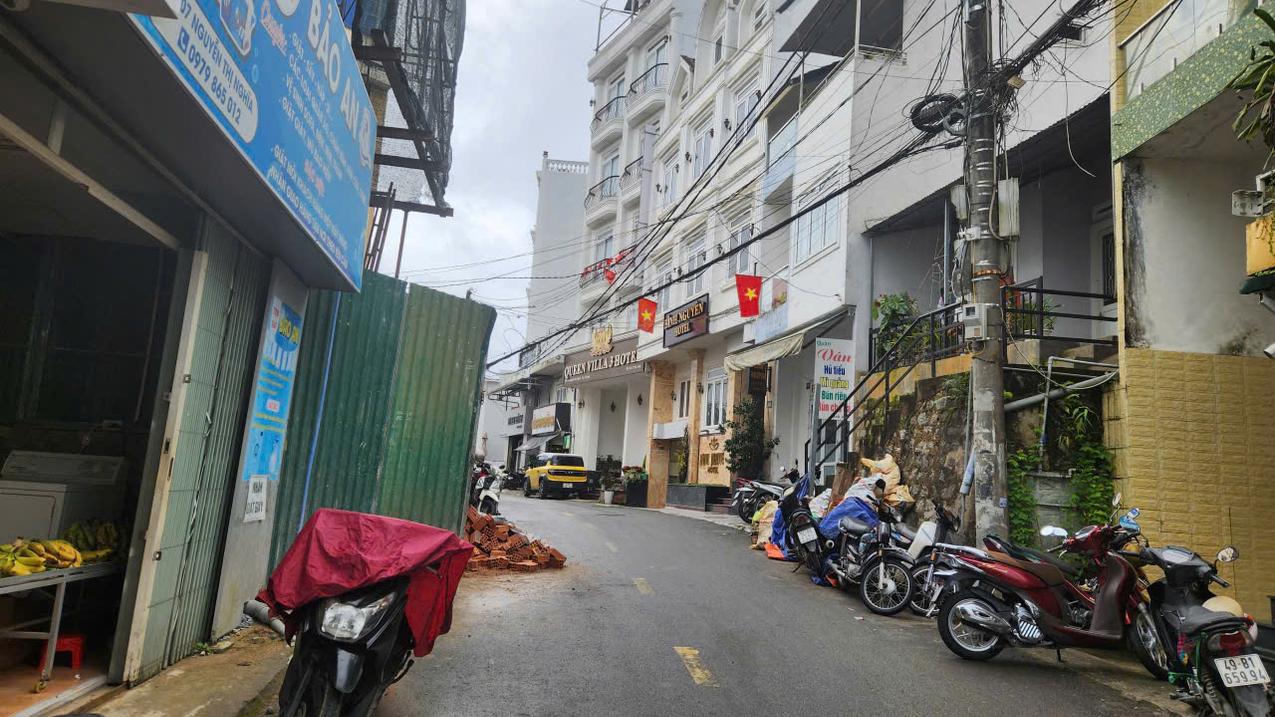 BÁN ĐẤT TẶNG NHÀ MĂT TIỀN ĐƯỜNG NGUYỄN THI NGHỊ NGHĨA, ĐÀ LẠT