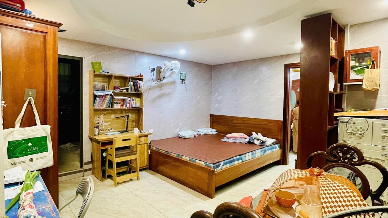 Tầng 2 Tập thể Vũ Trọng Phụng, 85m, 3PN riêng, ô tô đầu cổng, sạch đẹp, 4.65 tỷ