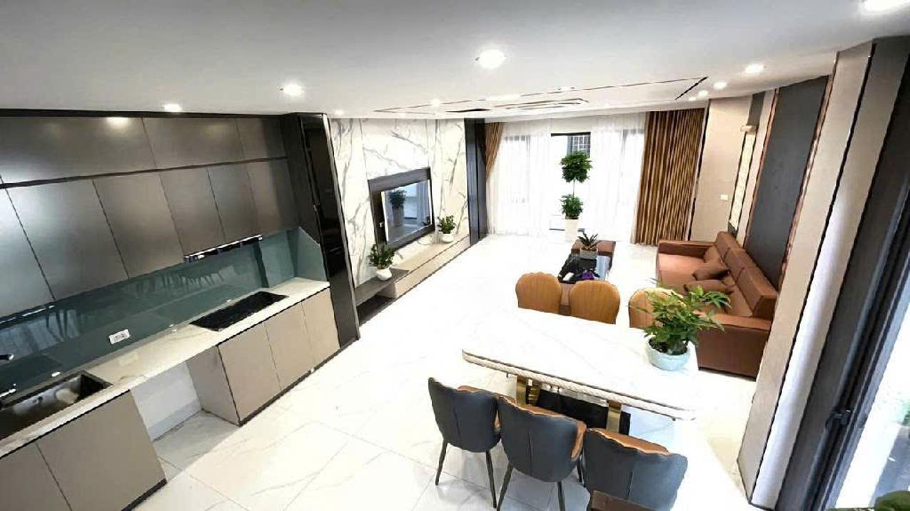 Nhà Đẹp Ngọc Thuỵ - Lô góc thang máy- thoáng trước sau - vị trí đắc địa 52m-6 tầng