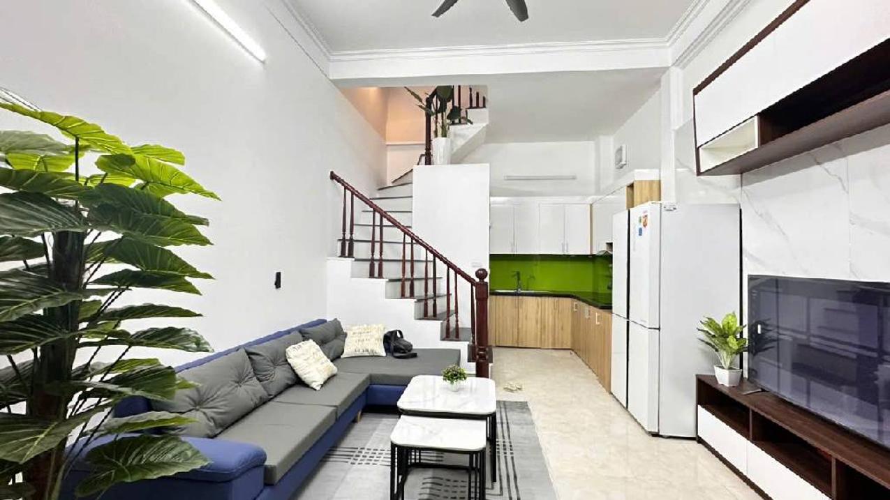 Bán nhà trung tâm Cầu Giấy, 30m² 4 tầng, sổ đỏ, giá 8 tỷ nhỉnh