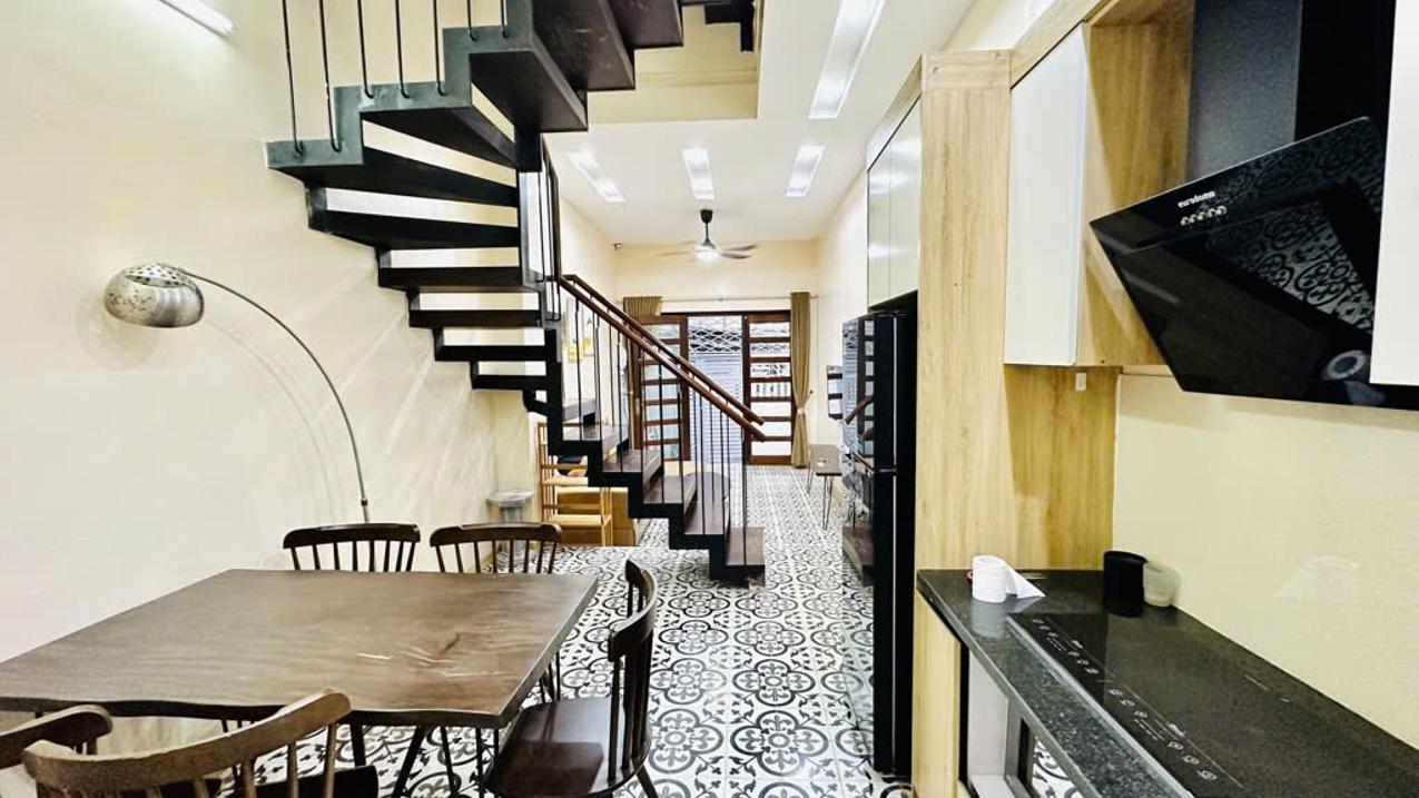 Bán nhà phân lô Tứ Liên, Tây Hồ, 5 tầng, ngõ thông, cách ô tô 20m, giá nhỉnh 9 tỷ