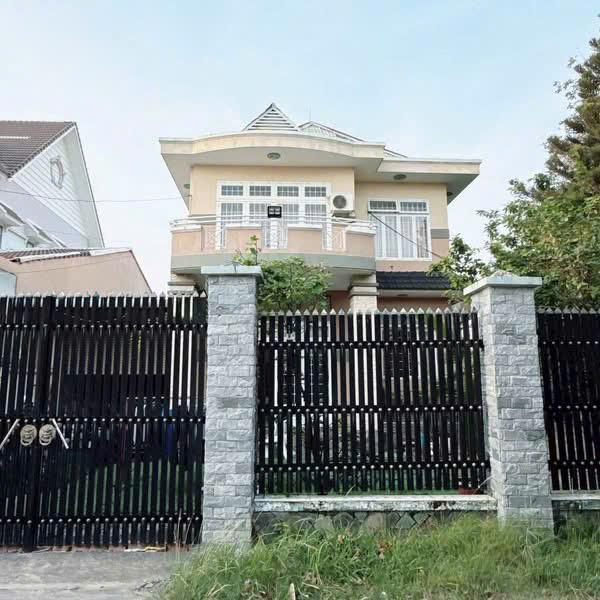 Bán biệt thự sân vườn đường thông Tân Xuân, Hóc Môn, 660m² 1 trệt 2 lầu, giá 20 tỷ