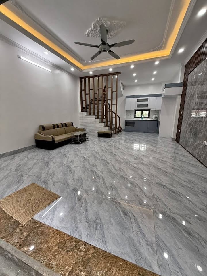 Bán nhà 7 tầng thang máy, ô tô đỗ cửa, gần đường Cổ Linh – Thạch Bàn, Long Biên – Giá 7.5 tỷ
