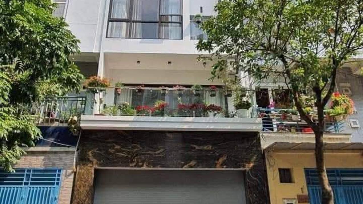 Bán nhà phố Hoàng Cầu, Đống Đa, Ô tô tránh, gần hồ, thích hợp làm tóa nhà, văn phòng