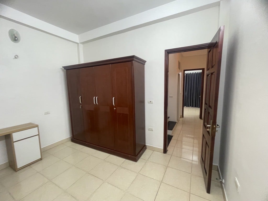 Bán Nhà 4 Tầng 39m² Ngõ 3 Thạch Bàn, Long Biên – 5 Phòng Ngủ, Full Nội Thất, Giá 5.85 Tỷ