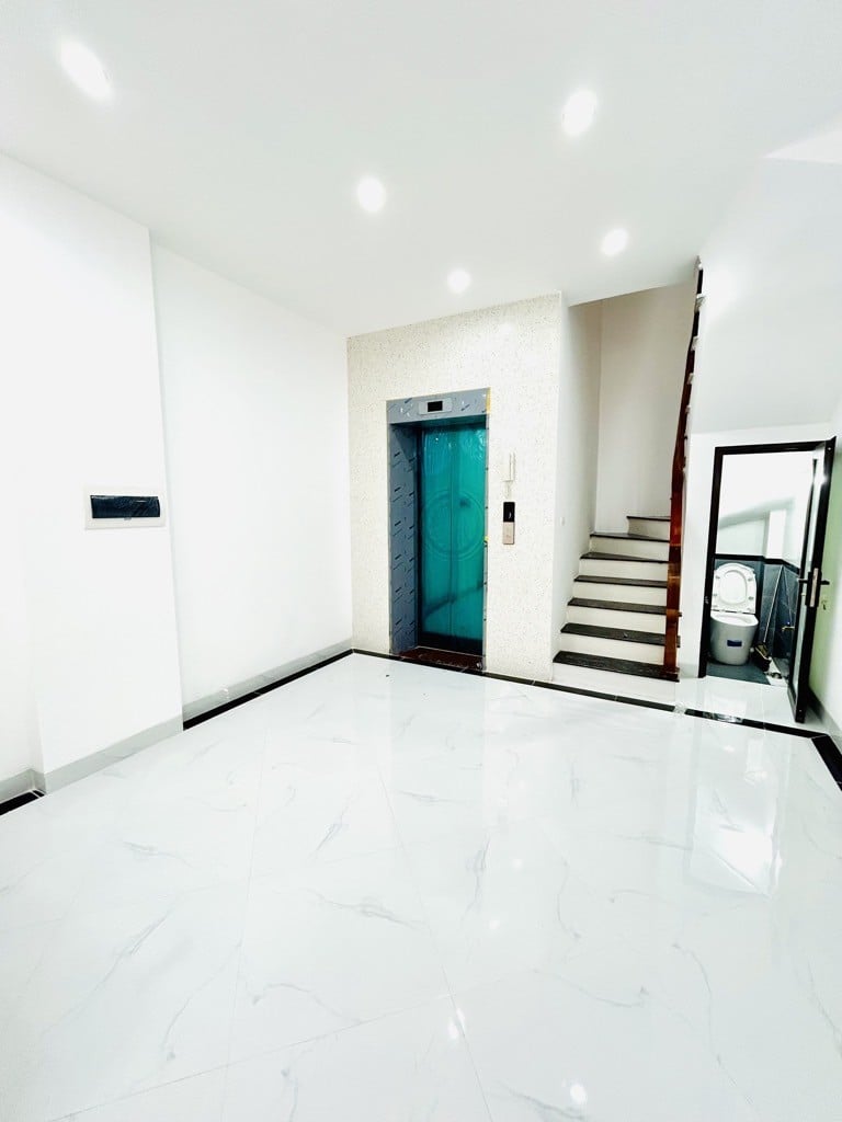 Nhà đẹp trung tâm Thạch Bàn, ô tô qua nhà, ngõ thông, ở ngay, giá tốt