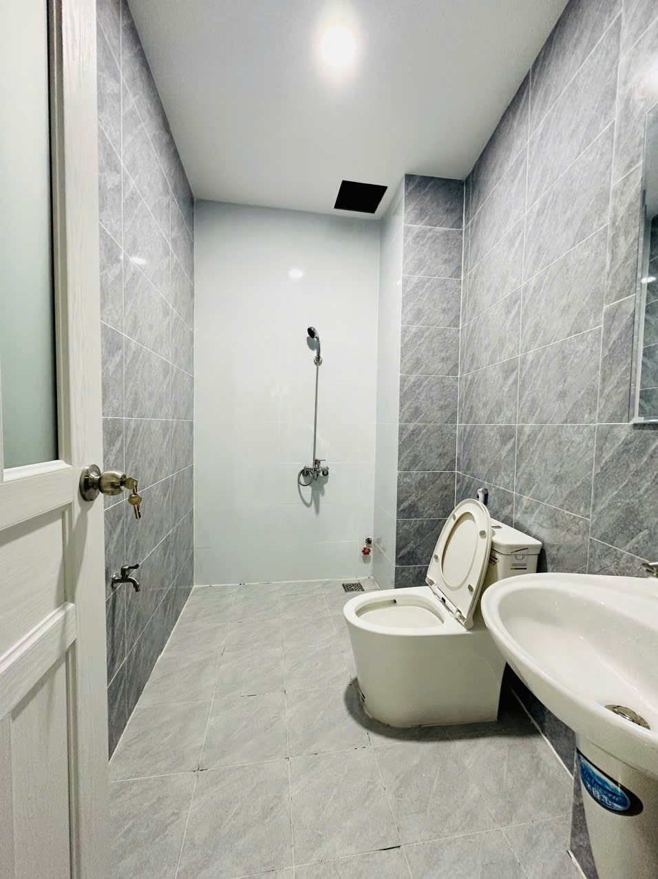 Cho thuê căn hộ dịch vụ đường Phạm Văn Hai, Tân Bình - Giá 8tr