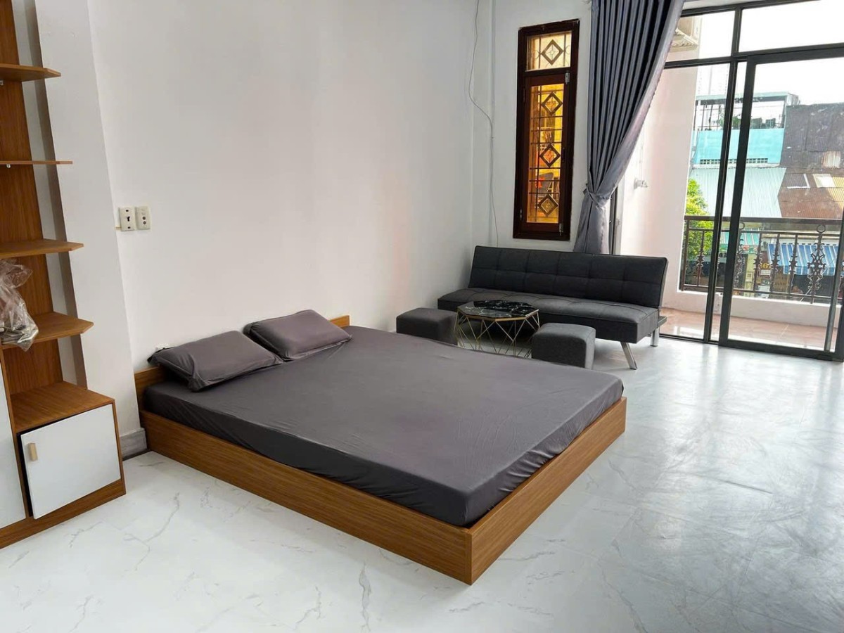 Căn hộ full nội thất, ban công kính siêu thoáng – Nguyễn Chí Thanh, Quận 10