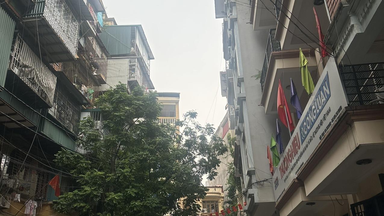 Bán chung cư Cầu Giấy, Hà Nội, Gái hiếm có trung tâm, tầng 5, 2Pn, giá 4 tỷ
