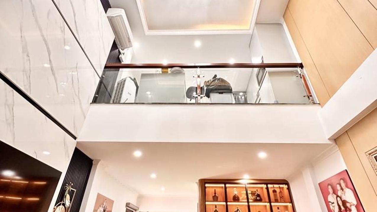 Nhà mặt phố Xuân La, 54m2, 6 tầng, thang máy, ô tô đỗ cửa, kinh doanh mọi loại hình