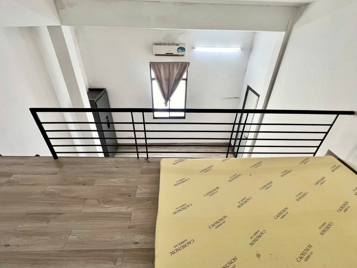 Cho thuê phòng có gác 30m2 full nội thất, cửa sổ trời gần Học Viên Hàng Không
