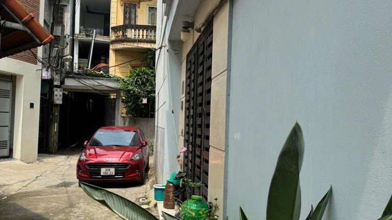 Bán nhà ngay Ngọc Thụy, Long Biên, ô tô đỗ cửa, mặt tiền gần 5m