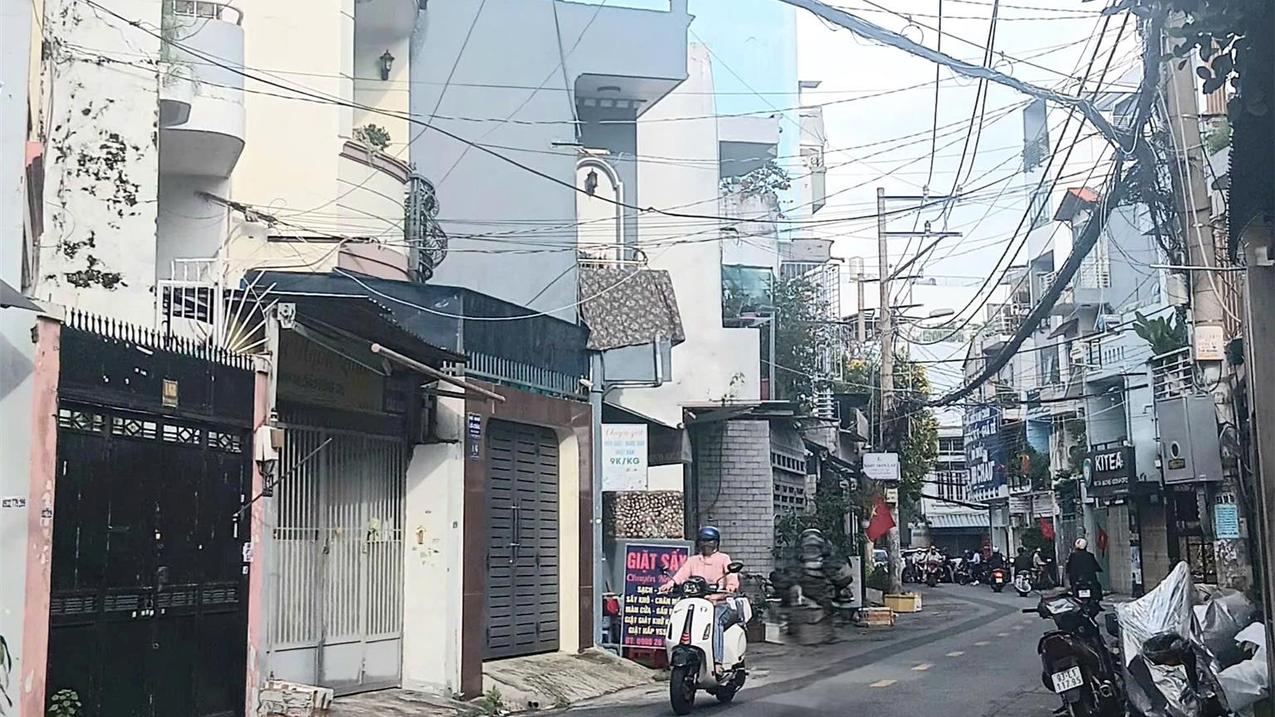 Bán nhà ngay Đỗ Nhuận, Tân Phú, 58m2, 2 tầng, 3Pn, sổ hồng riêng, giá chỉ 4,2 tỷ
