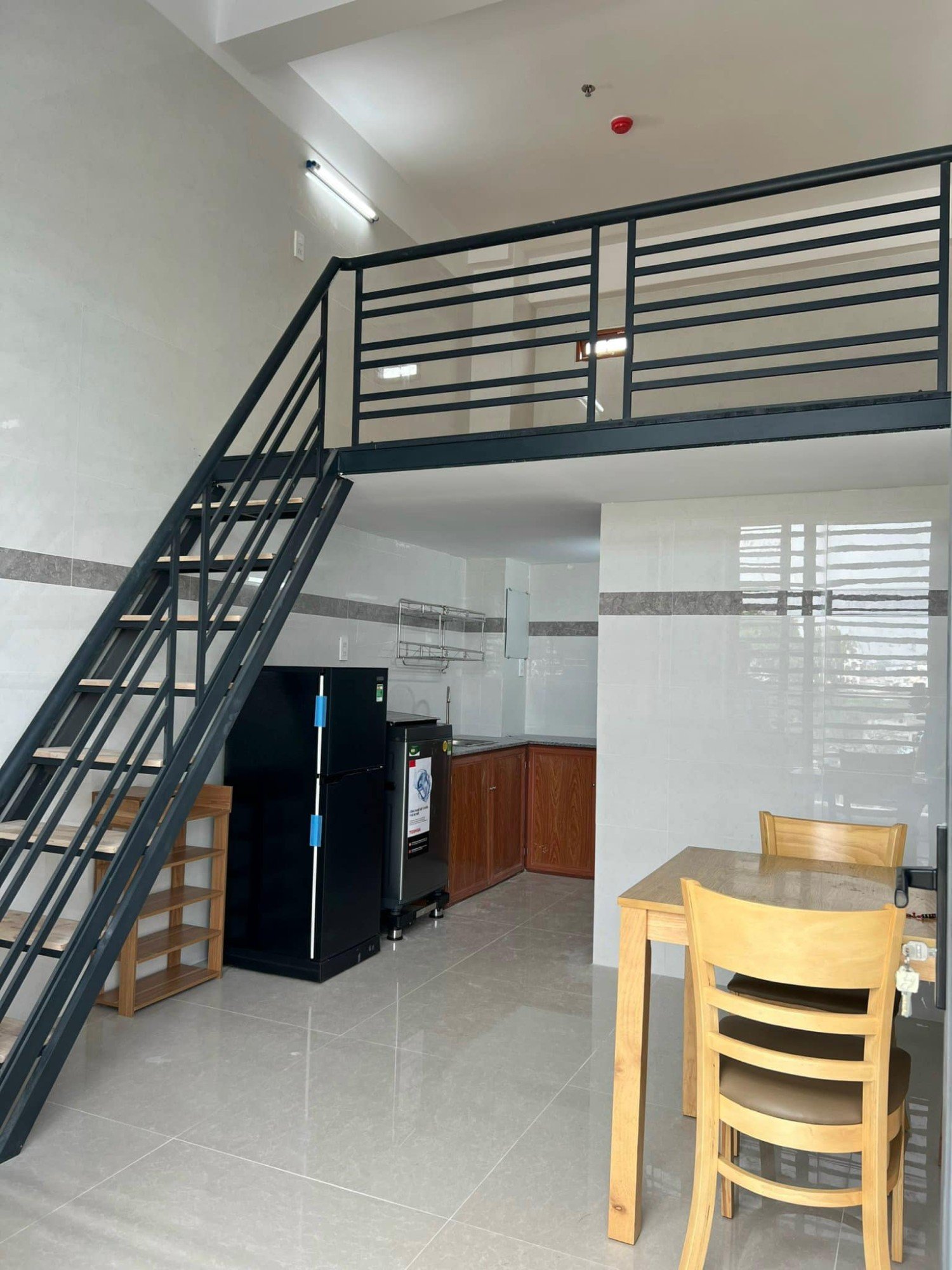 Cho thuê phòng trọ ngay Lê Văn Sỹ, Quận 3, gác cao, đang giảm giá, không giới hạn người và xe