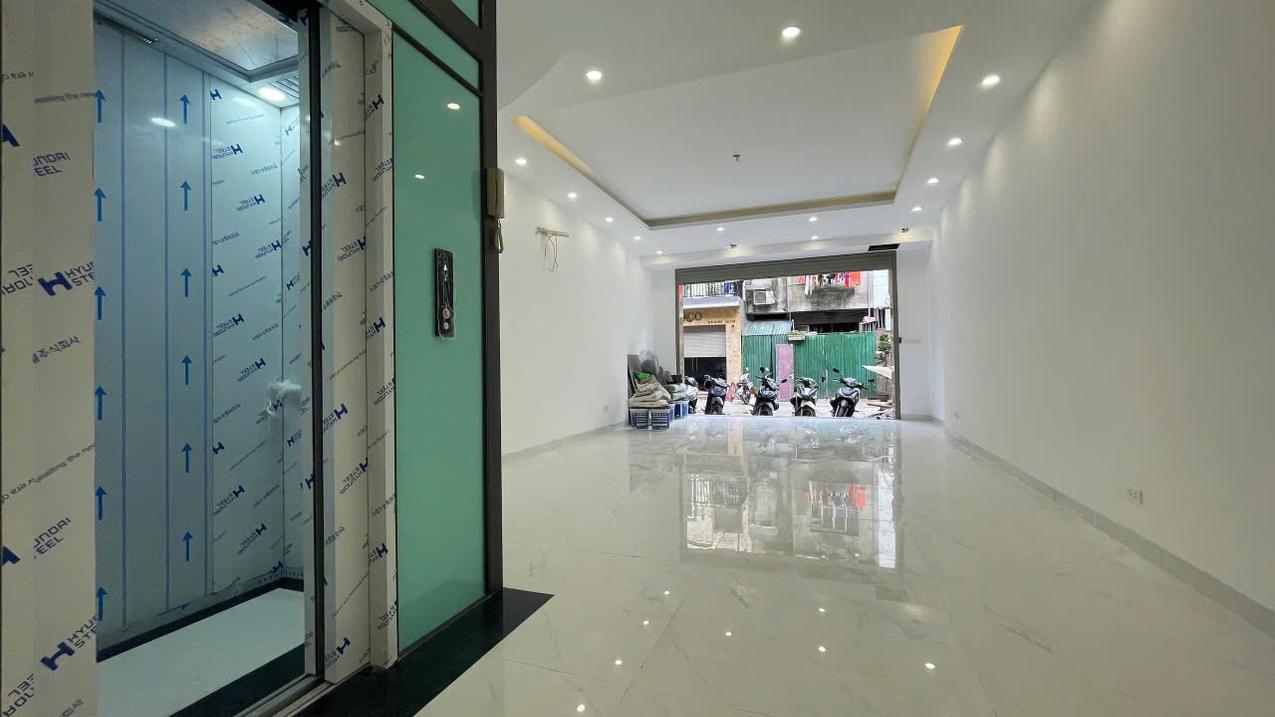 Bán gấp nhà Văn Khuê, phân lô ô tô tránh, kinh doanh 7 tầng, thang máy