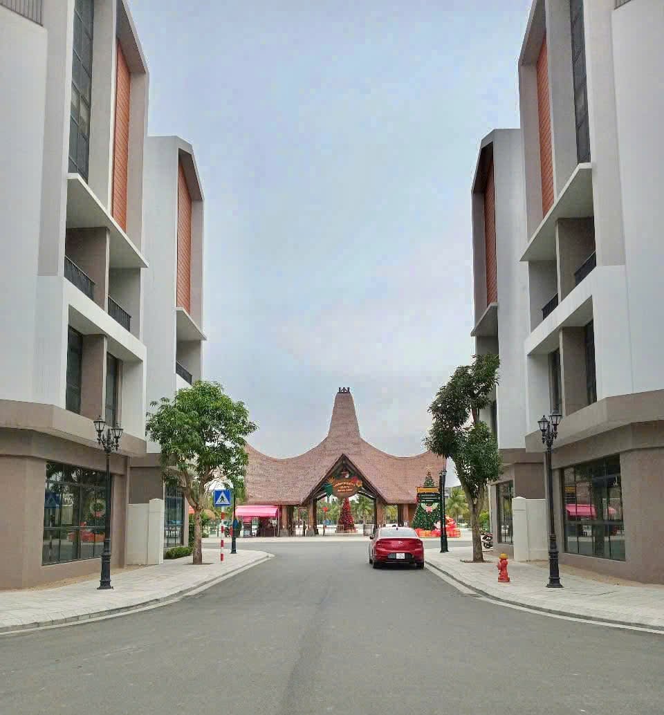 Nhà phố Vinhomes Ocean Park 3 Hưng Yên - 5PN 5WC, giá 9 tỷ/54m²