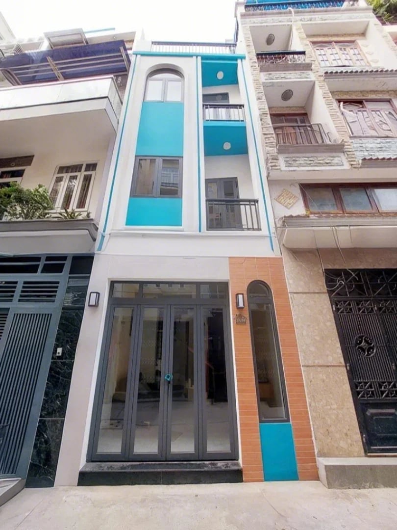 Nhà 4 tầng Nguyễn Đình Chiểu, Phường 4, Quận 3 hẻm xe hơi đang chờ chủ mới