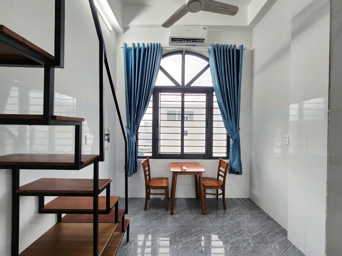 Cho thuê Duplex Lâm Văn Bền, cửa sổ lớn full nội thất, ở 3-4 người
