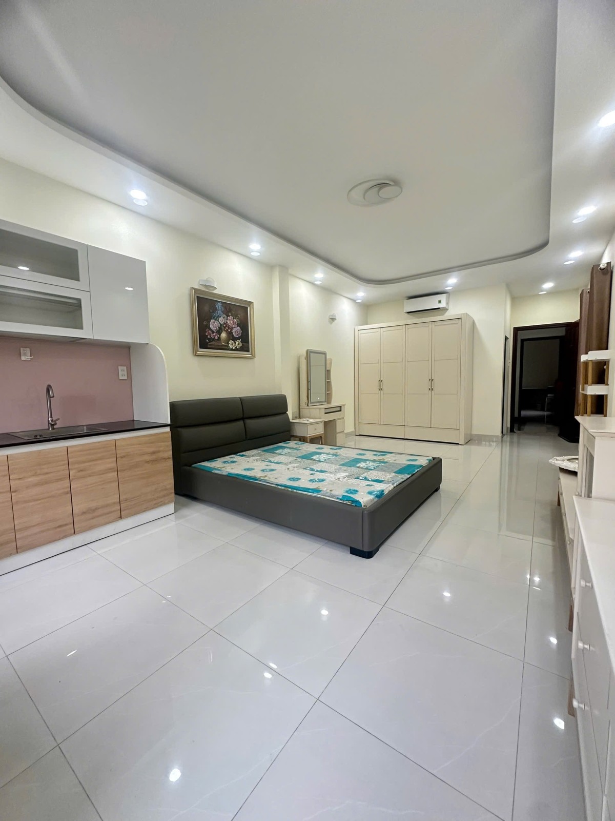 Cho thuê phòng ngay đại học Kinh tế, Quận 10, ban công