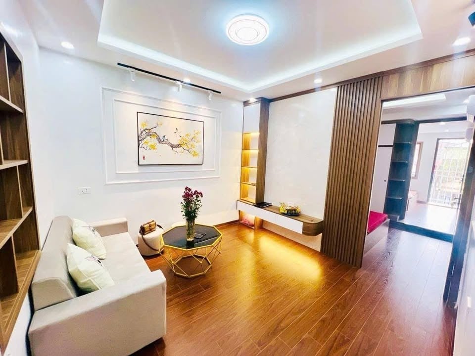 Bán nhà tại Thạch Bàn, lô góc, thang máy, nội thất nhập khẩu, giá chỉ 7 tỷ