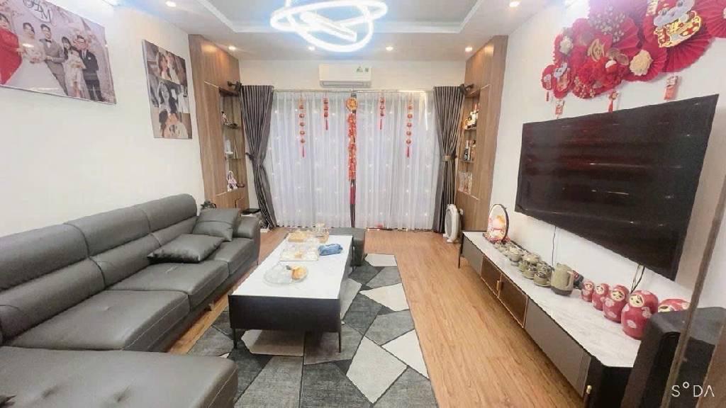 Bán nhà 5 tầng Dương Quảng Hàm, Cầu Giấy, 40m², giá 11.3 tỷ, ngõ thông