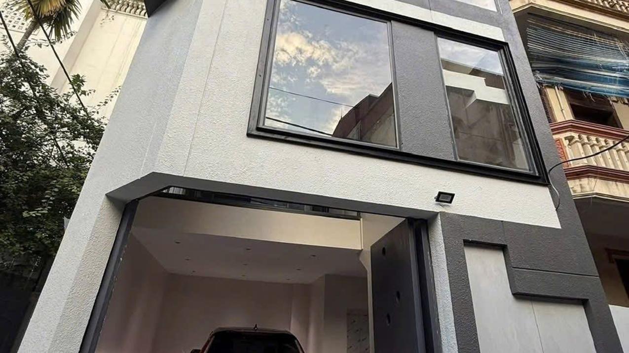 Bán nhà Lạc Long Quân, Tây Hồ, gần Hồ Tây và Lotte Mall, đầu tư sinh lời, nhỉnh 18 tỷ