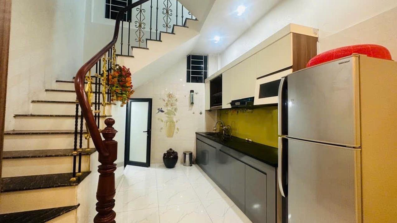 Bán nhà Việt Hưng Long Biên Dân xây 35m 5 tầng nhỉnh 5 tỷ (TL)