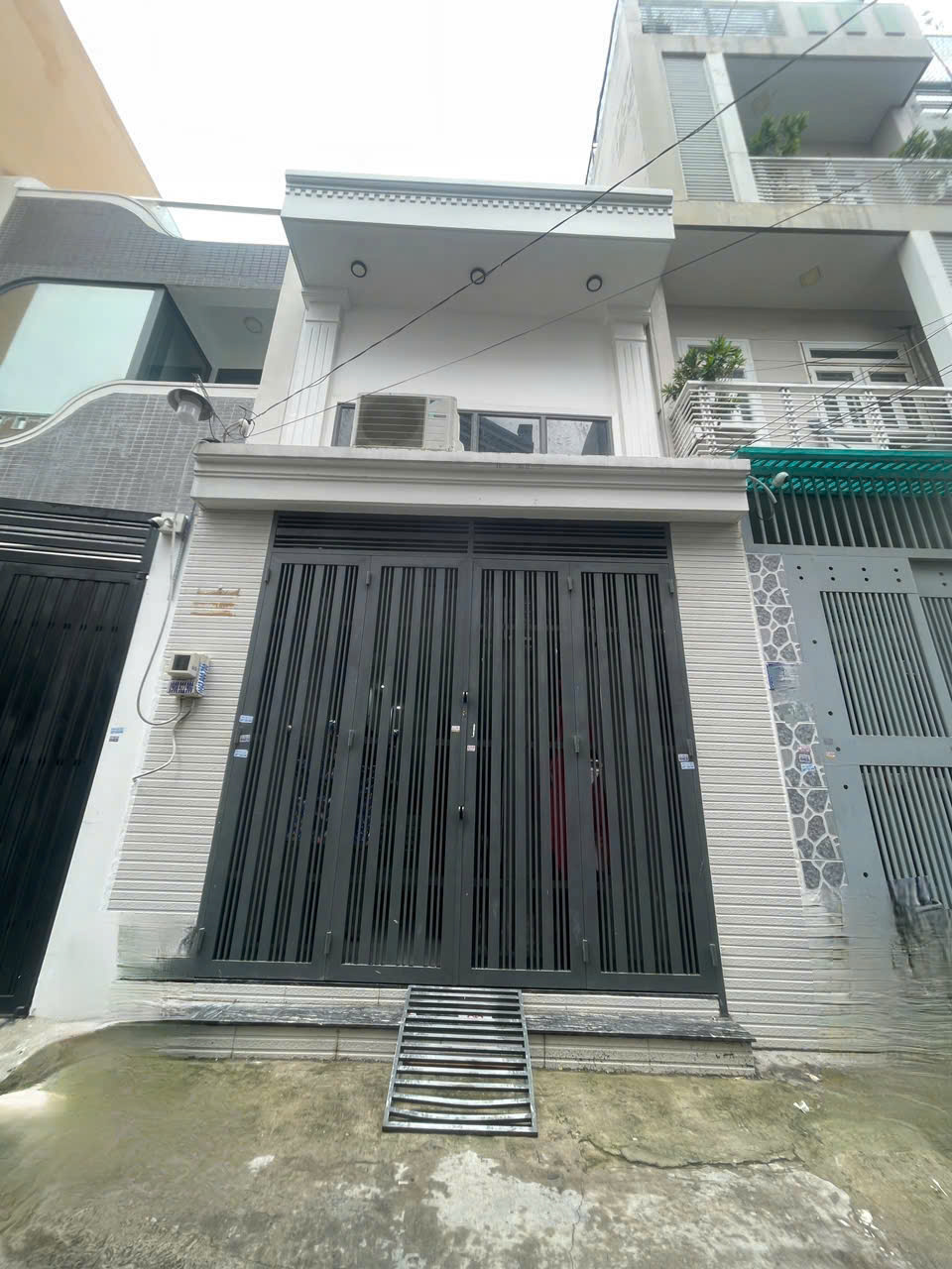Bán nhà Lê Văn Quới, Bình Tân, 2 tầng còn mới, ô tô tận cửa