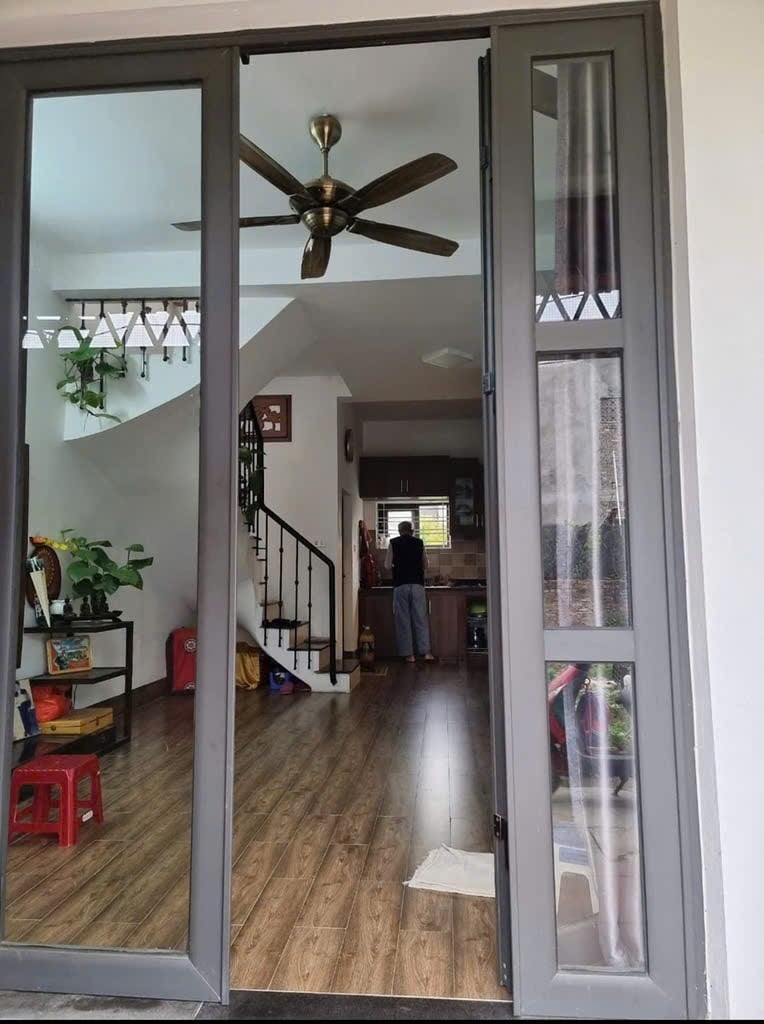 Bán nhà ngõ Âu Cơ, đường thông ô tô tránh, dưới 3 tỷ