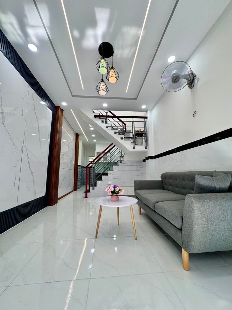 Bán nhà Nguyễn Duy Cung, 2 tầng, diện tích 3x10m, giá nhỉnh 3 tỷ