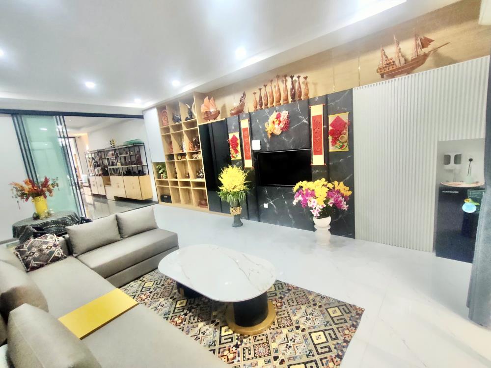 Bán nhà mặt tiền Trần Nguyên Hãn, 5 tầng, có thang máy