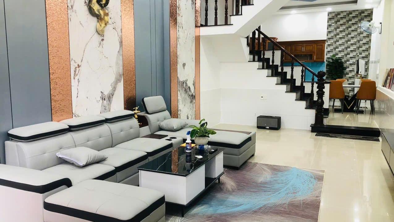 Bán nhà Bình Hưng Hòa, Bình Tân, sát Tân Phú, hxh, nhà 3 tầng, diện tích 61m2, giá nhỉnh 5 tỷ, sổ hồng