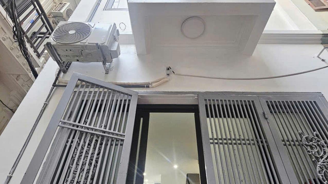 Bán nhà lô góc Hồ Tùng Mậu Cầu Giấy, diện tích 30m², sổ đỏ chính chủ, giá 8 tỷ
